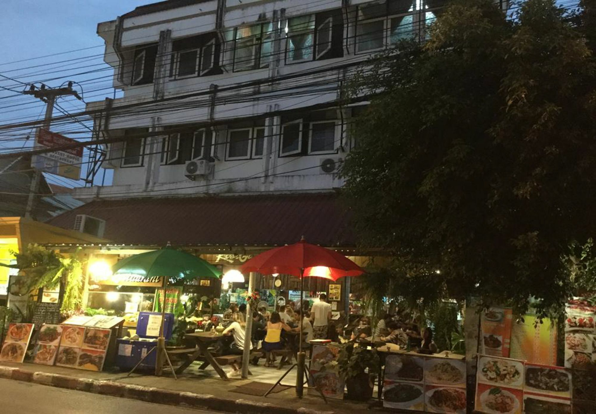 Rose Guest House Чиангмай Екстериор снимка